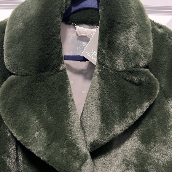 🌟NWT🌟 Soia & Kyo Emanuela Relaxed Fit Green Faux Fur Jacket size L - Picture 3 of 6